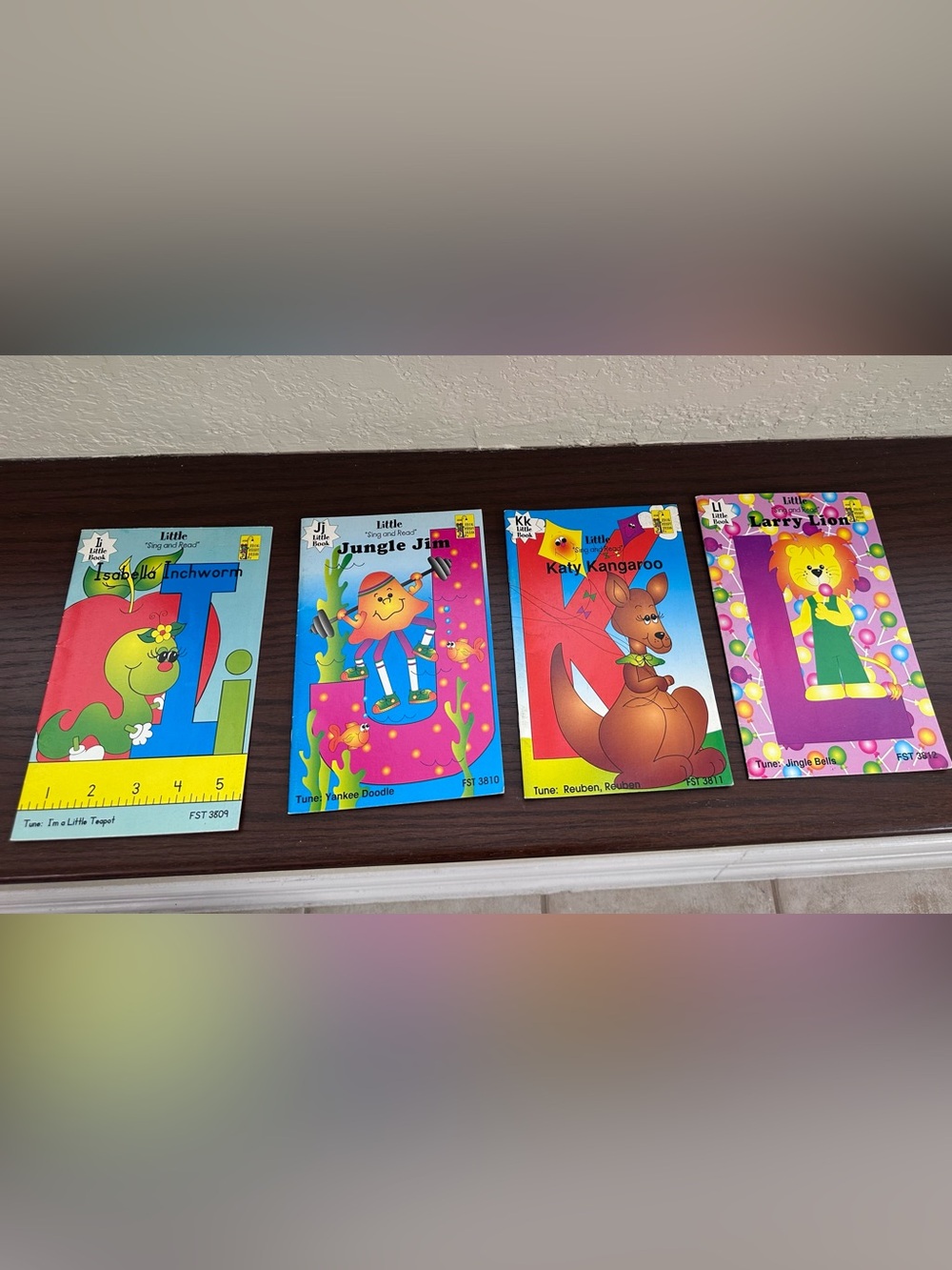 26 Frog Street Press "Sing & Read" Alphabet Small Books - Picture 7 of 16
